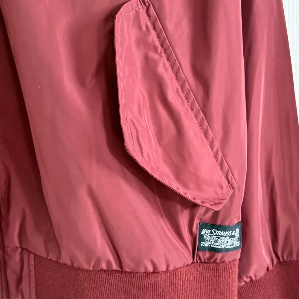 Levis‎ Mens Lightweight Bomber Jacket Burgundy Red Size M Full Zip Raglan Sleeve